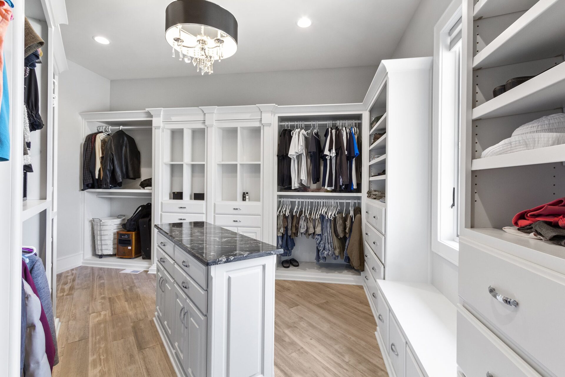 Custom closet design by Murley's in the Tri-Cities, WA
